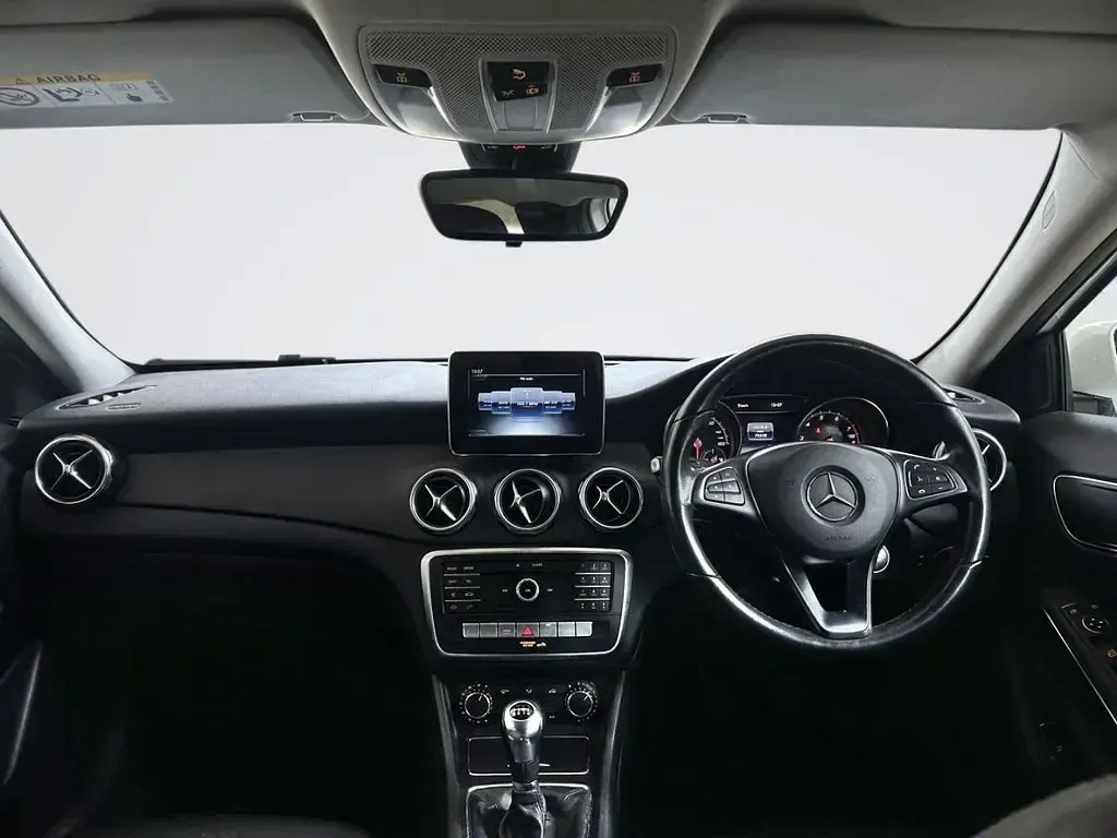 Used Mercedes GLA200 SE 156 HP (114 kW) 2018 White SUV