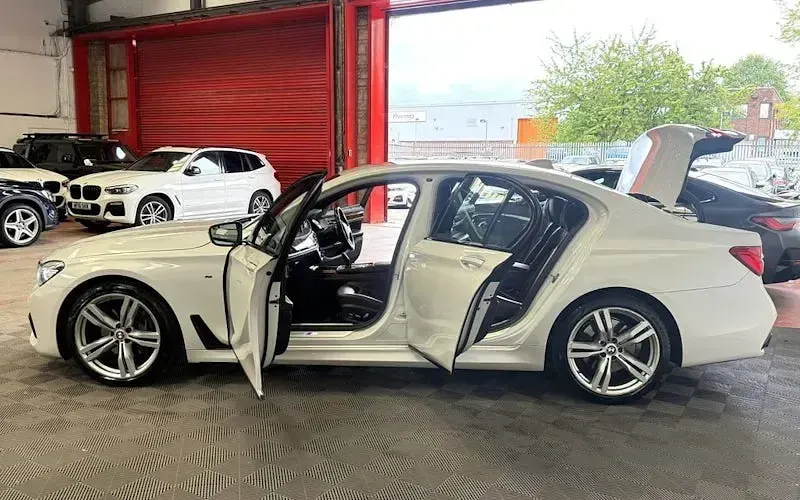 Used BMW 740 M Sport 320 HP (235 kW) 2017 White Sedan