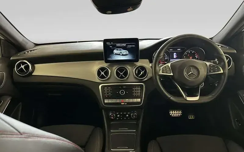 Used Mercedes GLA250 AMG Line Premium 211 HP (155 kW) 2018 White SUV