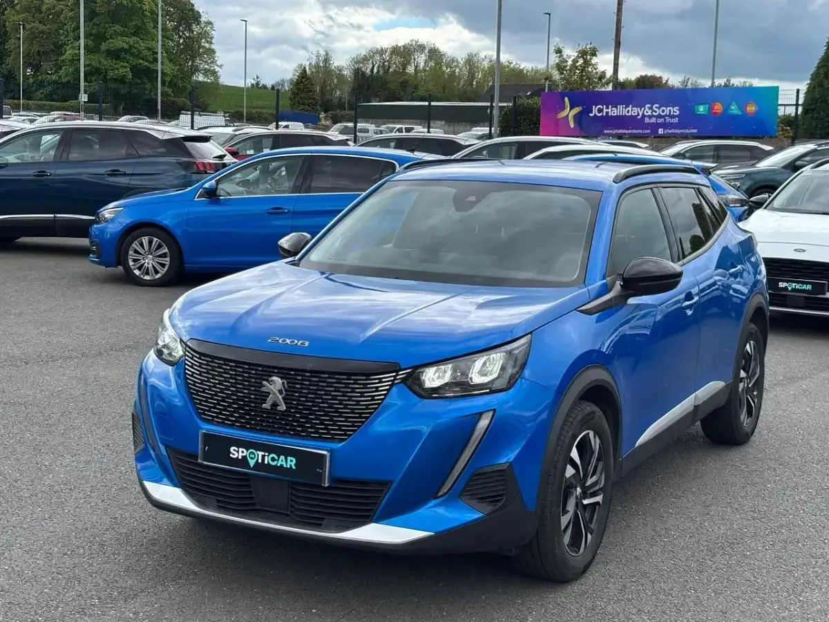 Second-hand Peugeot 2008 Allure Premium 100 CP (73 kW) 2022 Albastru SUV