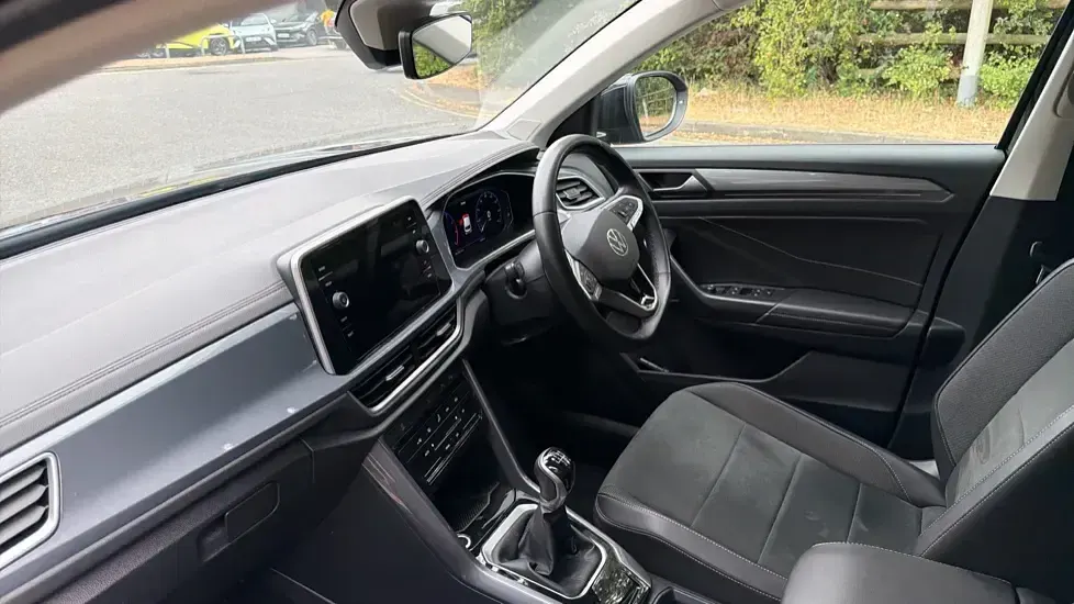 Used VW T-Roc Style 150 HP (110 kW) 2025 Deep black pearlescent SUV