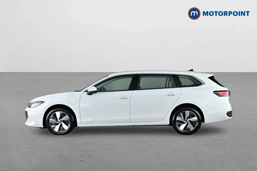 Used VW Passat Life 204 HP (150 kW) 2025 White Estate