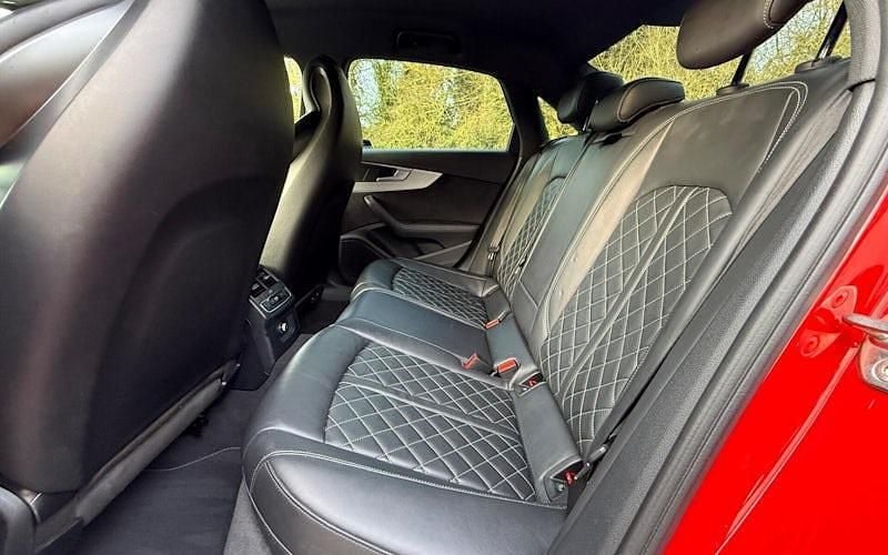 Used Audi S4 Design 354 HP (260 kW) 2018 Red Sedan