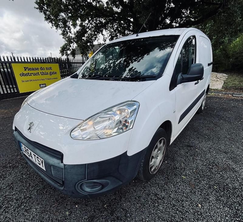 White Used 2014 Peugeot Partner MPV | £2,695 (Fair price) - Image 1/4