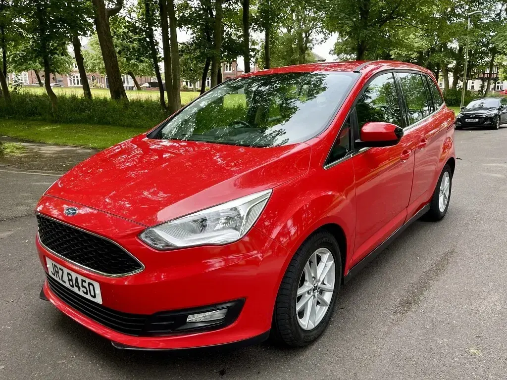 Used Ford Grand C-Max Zetec 120 HP (88 kW) 2015 Red MPV