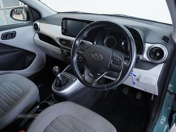 Used Hyundai i10 Premium 67 HP (49 kW) 2022 Green Hatchback