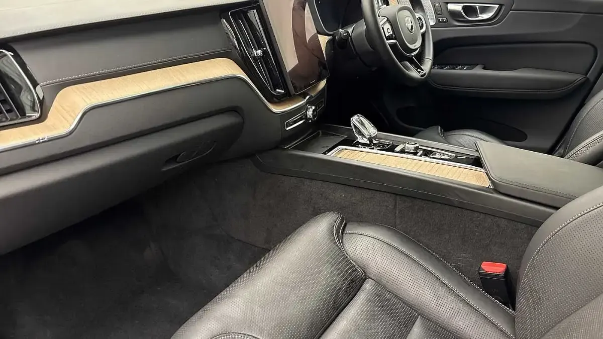 Used Volvo XC60 Ultra 250 HP (183 kW) 2025 Denim blue SUV