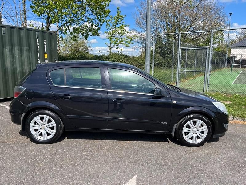 Używany Vauxhall Astra Elite 115 KM (84 kW) 2008 Czarny Hatchback