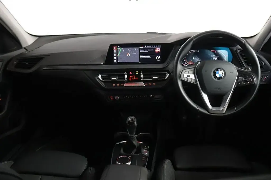 Usado BMW 118 Sport Line 2022 Azul Citadino