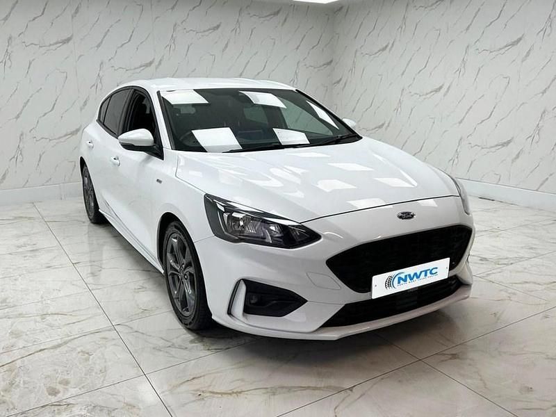 Used Ford Focus ST-Line 125 HP (91 kW) 2019 White Hatchback