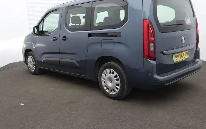 Used Vauxhall Combo Design Edition 100 kW (136 HP) 2026 MPV