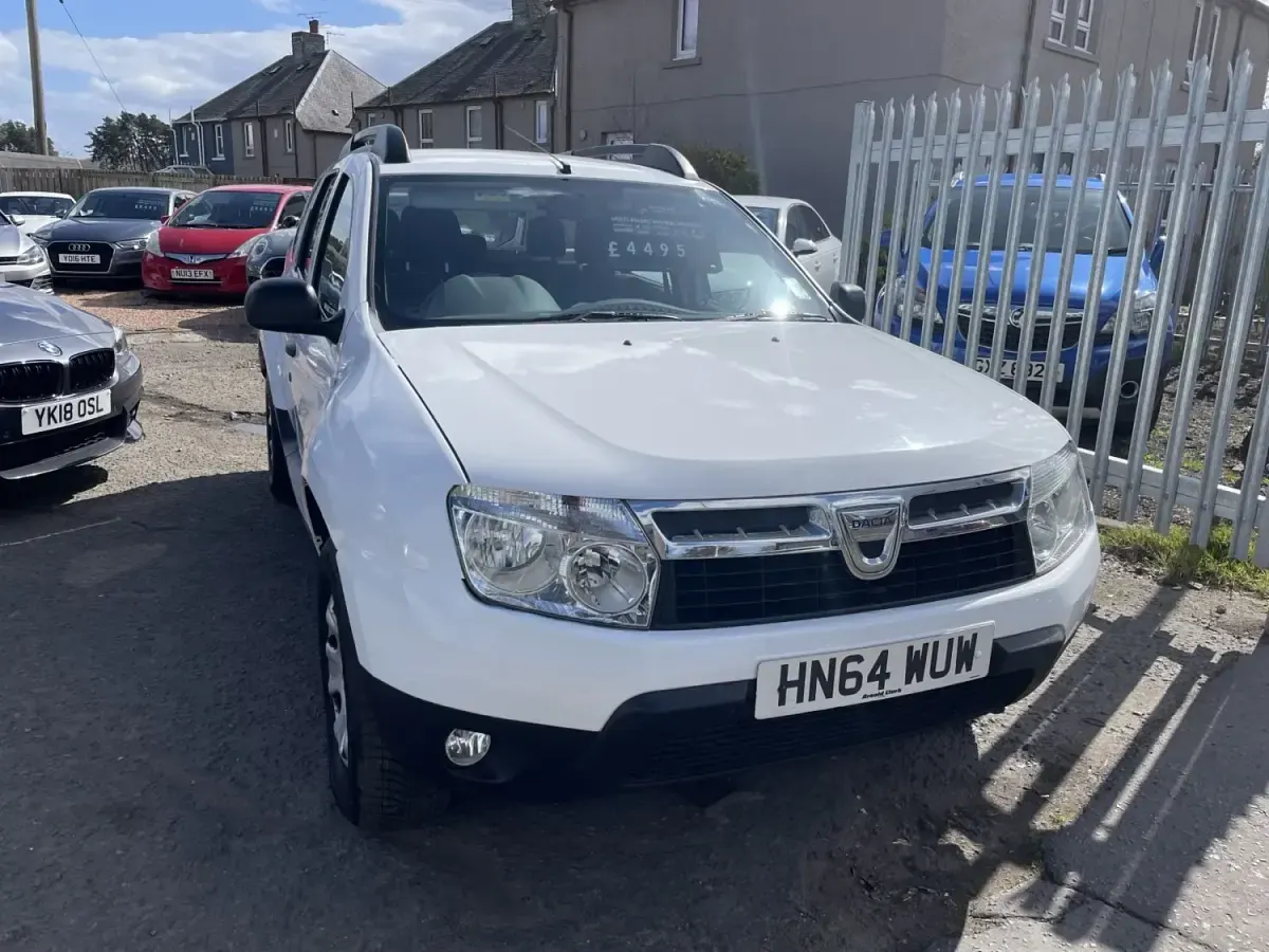 Begagnad Dacia Duster Ambiance 110 HK (80 kW) 2014 Vit SUV