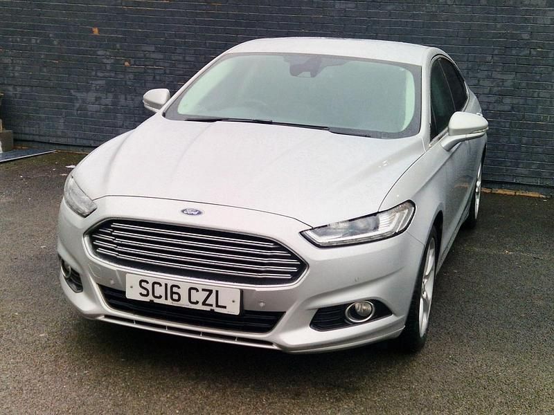 Used Ford Mondeo Titanium 150 HP (110 kW) 2016 Silver Hatchback