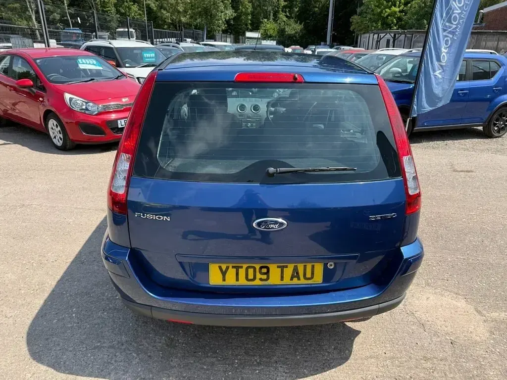 Used Ford Fusion Zetec 80 HP (58 kW) 2009 Blue Hatchback