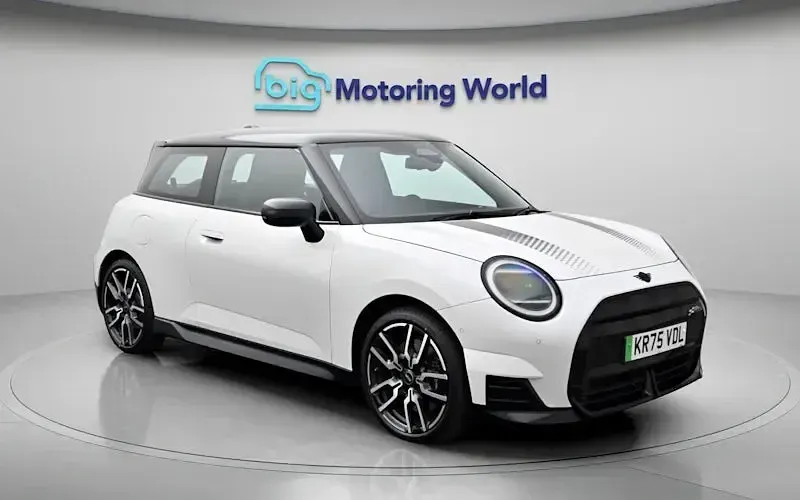 Used Mini Cooper Sport 135 kW (184 HP) 2025 White Hatchback