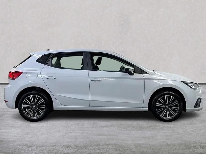 New Seat Ibiza SE Technology 94 HP (69 kW) 2025 White Hatchback