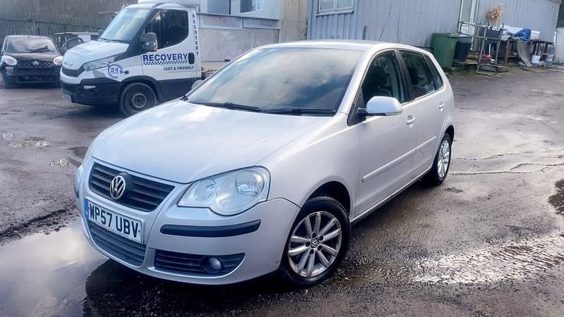 Begagnad VW Polo S 2007 Silver Halvkombi