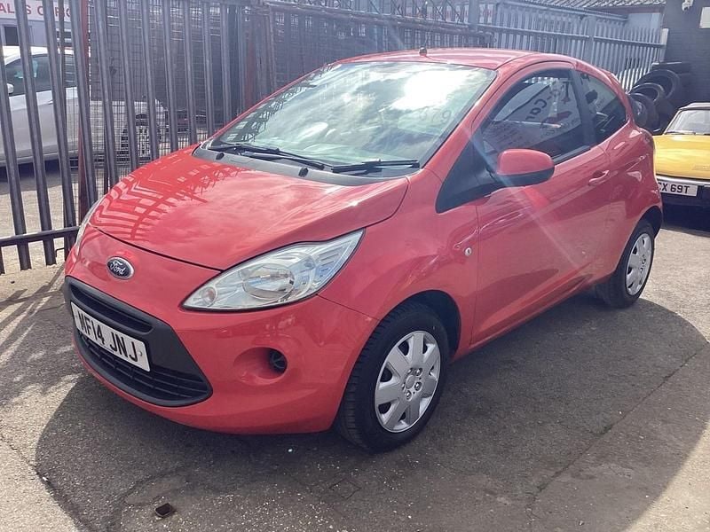 Used Ford Ka 69 HP (50 kW) 2014 Red Hatchback