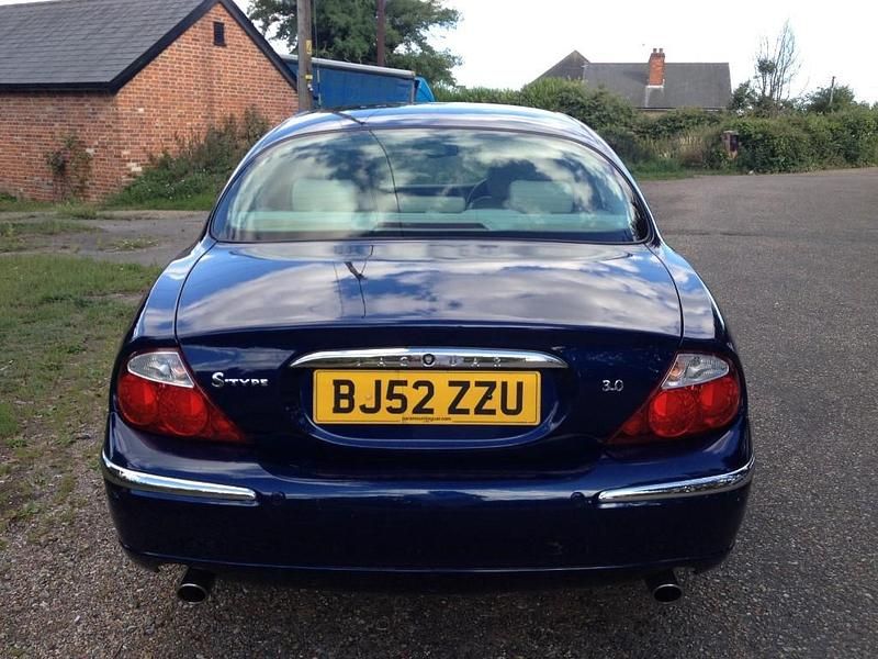 Usado Jaguar S-Type SE 241 HP (177 kW) 2002 Azul Sedan