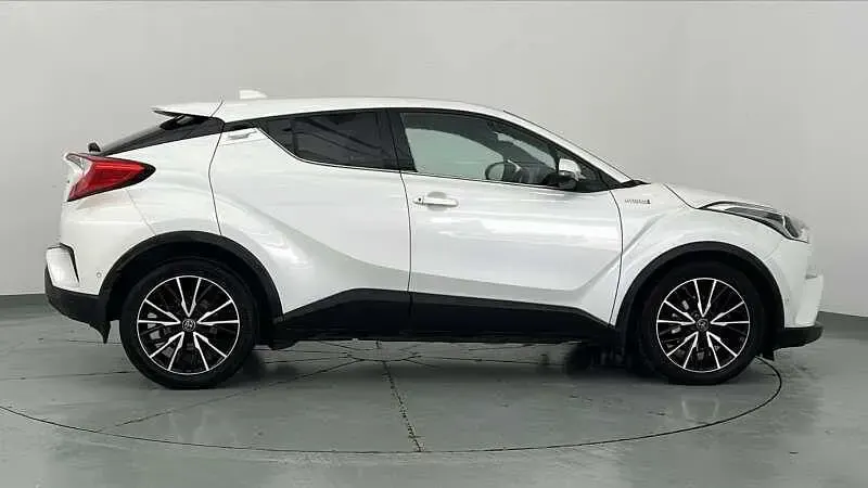 Used Toyota C-HR 122 HP (89 kW) 2017 White SUV