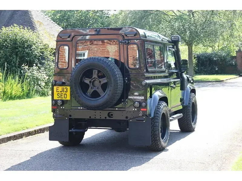 Used Land Rover Defender 122 HP (89 kW) 2013 Black Estate