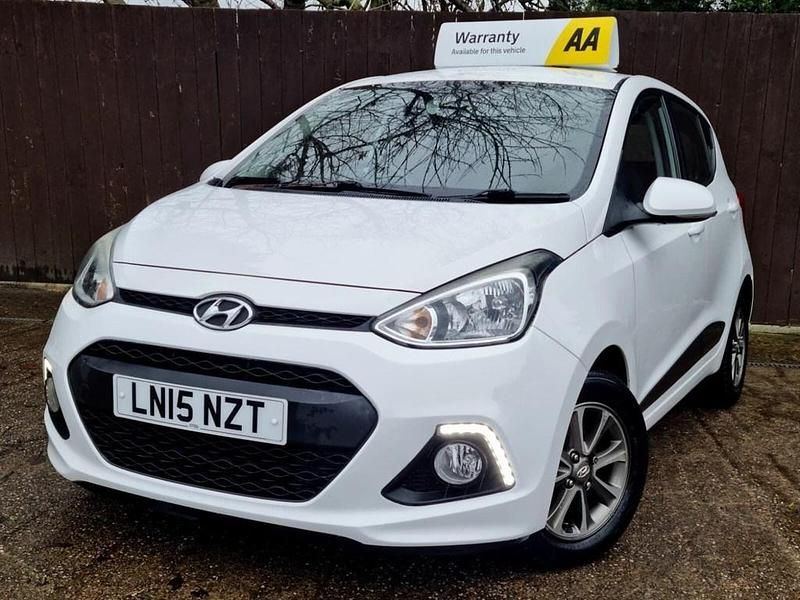 Used Hyundai i10 Premium 66 HP (48 kW) 2015 White Hatchback