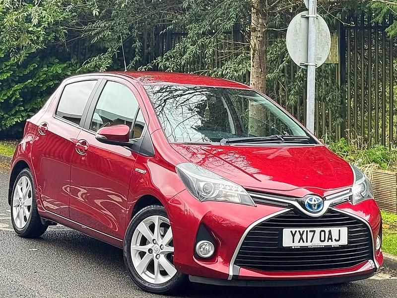 Used Toyota Yaris Hybrid 2017 Red Hatchback
