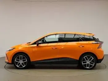 Begagnad MG MG4 EV Trophy 149 kW (203 HK) 2023 Orange Halvkombi