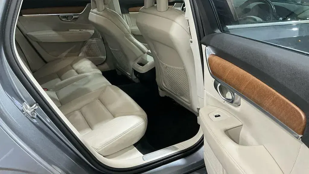 Used Volvo S90 Inscription 190 HP (139 kW) 2017 Grey Sedan