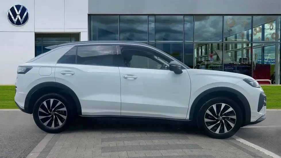 New VW T-Roc Life 150 HP (110 kW) 2026 Pure white / black SUV