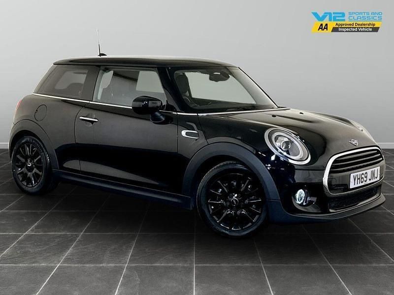Black Used 2019 Mini Cooper Classic Hatchback | £10,495 (Fair price) - Image 1/2