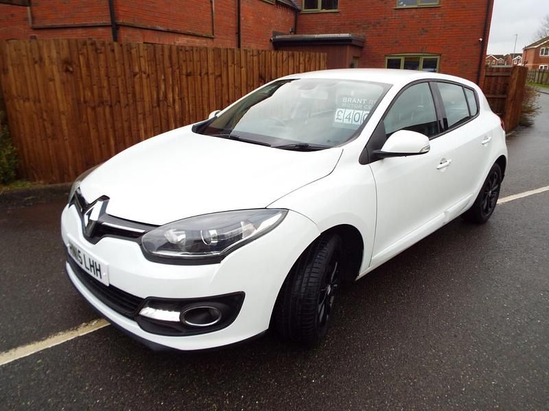 Used Renault Mégane III Dynamique 110 HP (80 kW) 2015 White Hatchback