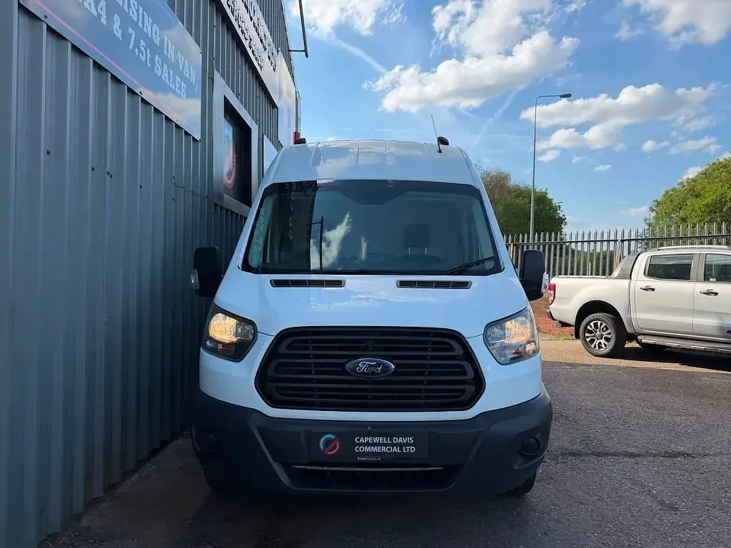 Used Ford Transit 130 HP (95 kW) 2018 White Van