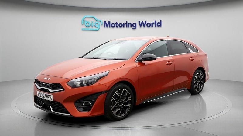 Used Kia ProCeed GT-Line 160 HP (117 kW) 2021 Orange Estate