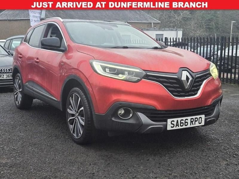 Red Used 2016 Renault Kadjar Signature SUV | £7,495 (A bit pricey) - Image 1/4