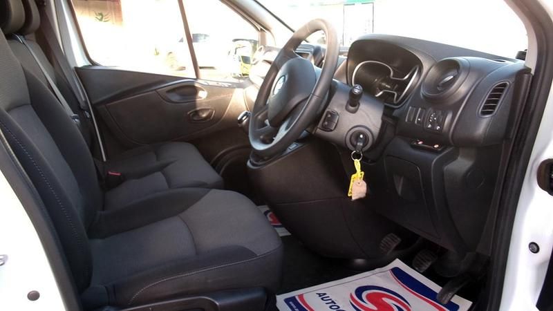 Used Renault Trafic Business 120 HP (88 kW) 2020 White MPV