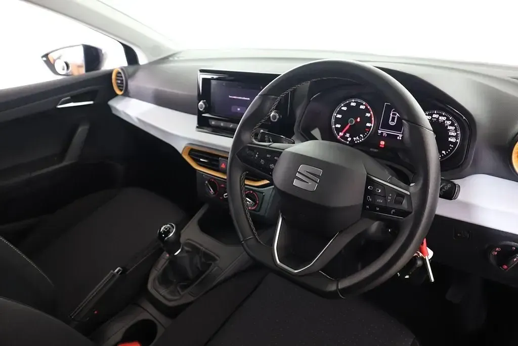 Begagnad Seat Ibiza SE 2022 Blå Halvkombi