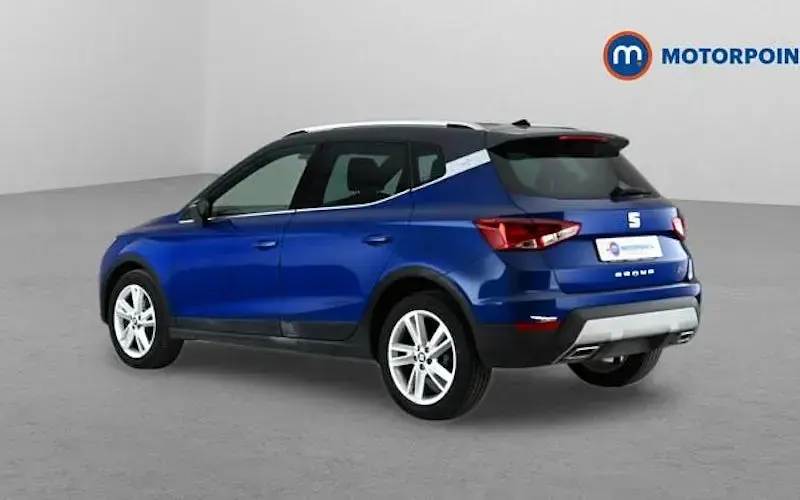 Usado Seat Arona FR 110 CV (80 kW) 2021 Azul SUV