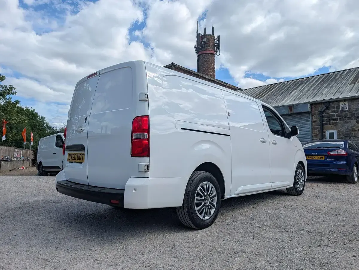 Used Vauxhall Vivaro Sportive 150 HP (110 kW) 2020 White MPV