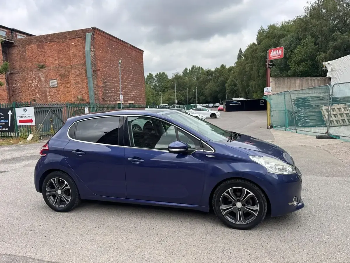 Used Peugeot 208 82 HP (60 kW) 2013 Blue Hatchback