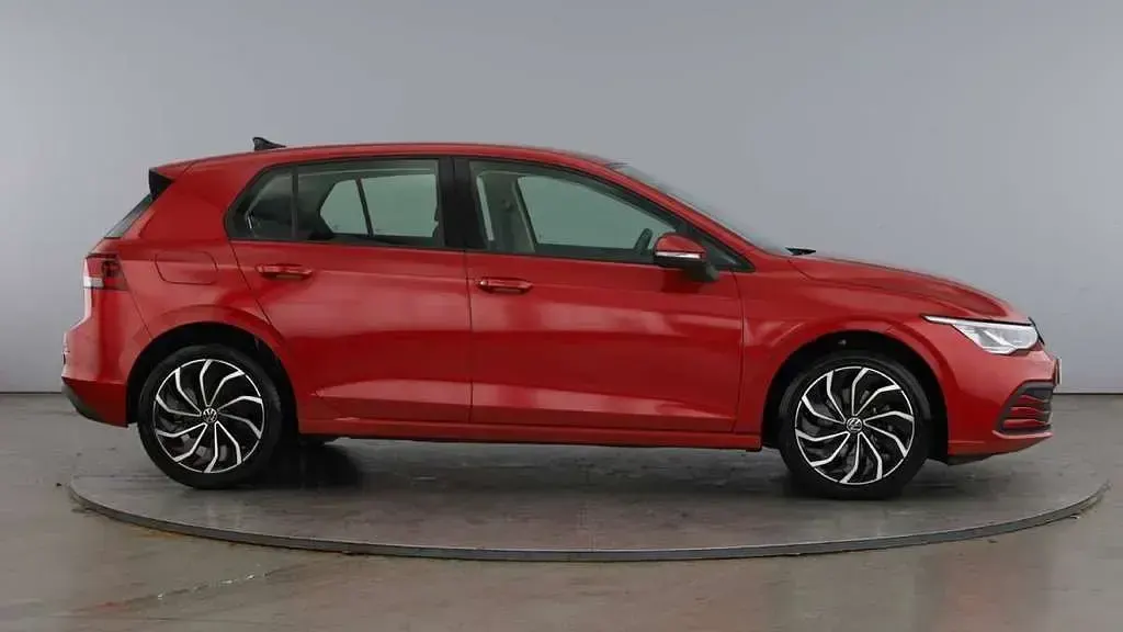 Used VW Golf VIII Life 110 HP (80 kW) 2023 Red Hatchback