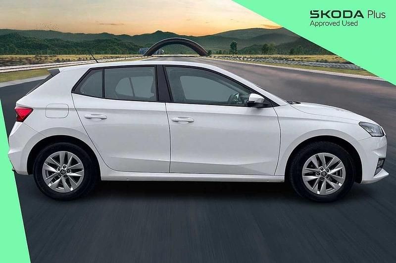 Used Skoda Fabia SE 70 HP (51 kW) 2025 White Hatchback