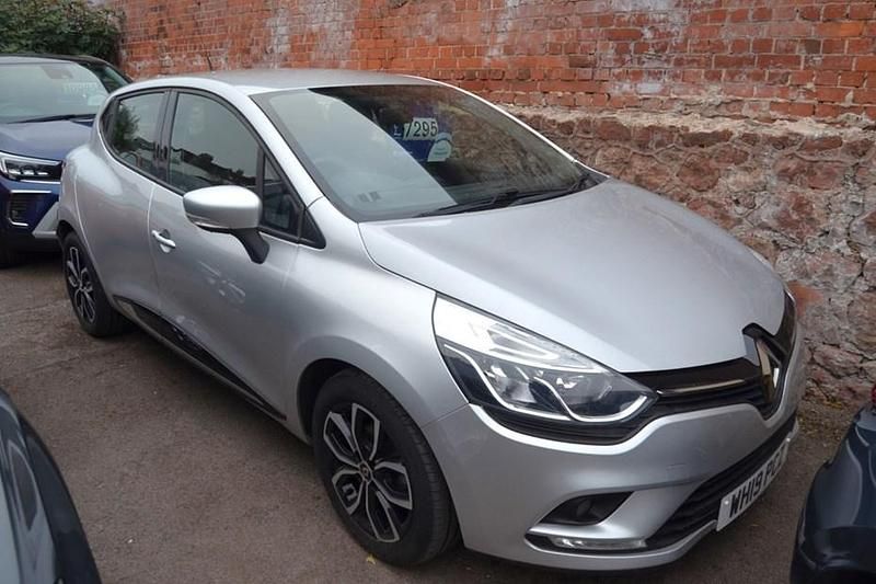 Silver Used 2025 Renault Clio V Play Hatchback | £7,295 - Image 1/1