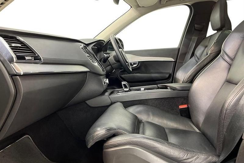 Used Volvo XC90 Plus 235 HP (172 kW) 2022 Silver SUV