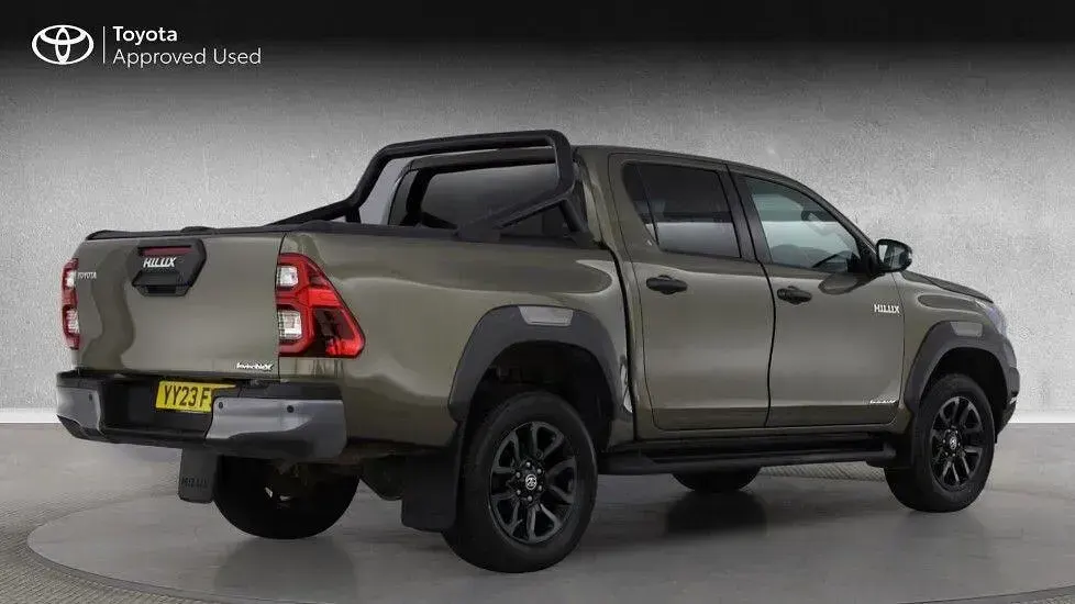 Used Toyota HiLux 204 HP (150 kW) 2023 Bronze Pickup
