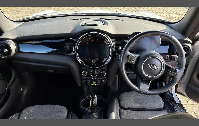 Używany Mini Cooper S Level 2 135 kW (184 KM) 2022 Srebrny Hatchback