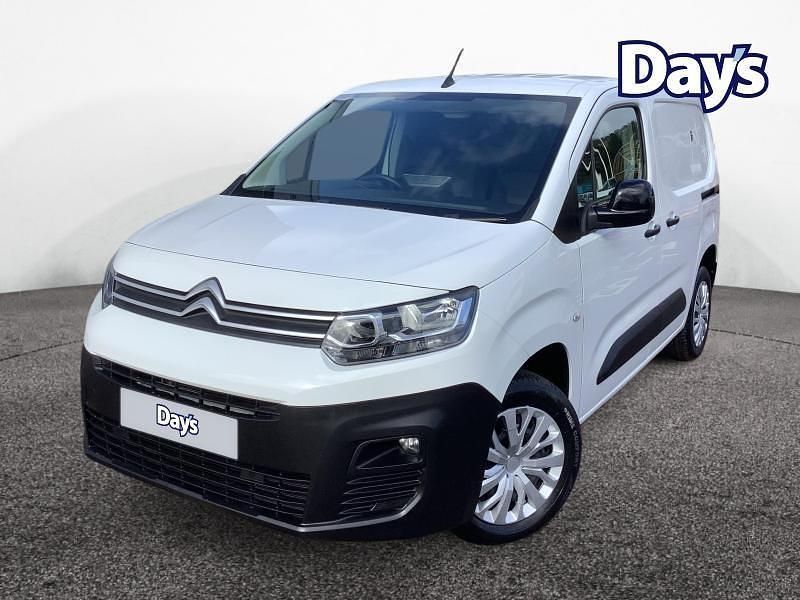 Used Citroën Berlingo 100 HP (73 kW) 2022 White MPV