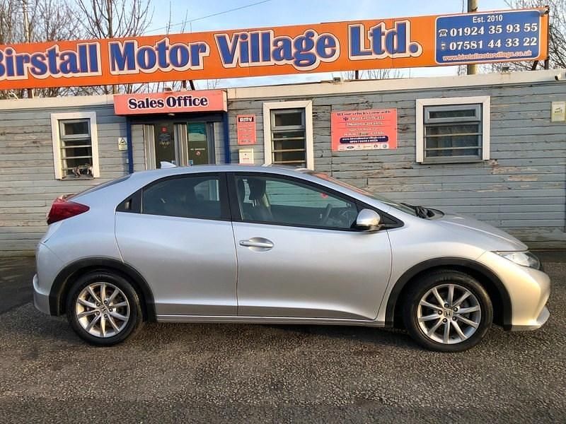 Used Honda Civic S 100 HP (73 kW) 2014 Silver Hatchback