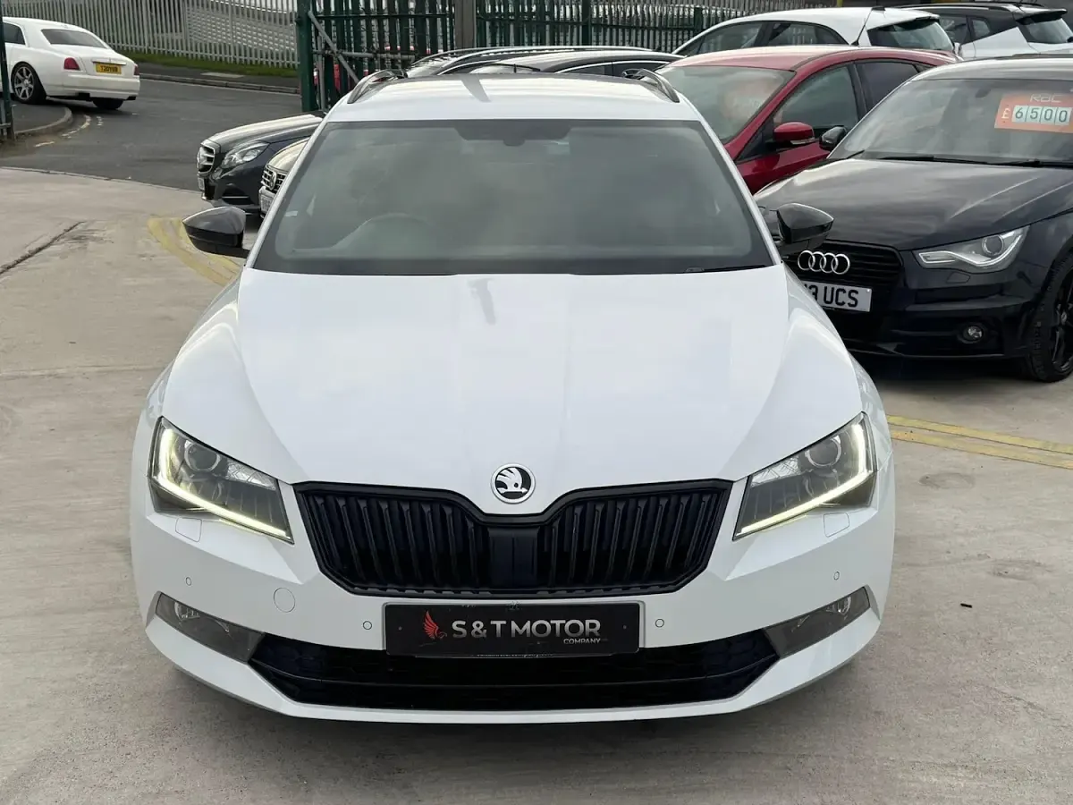 Used Skoda Superb SportLine 190 HP (139 kW) 2019 White Estate