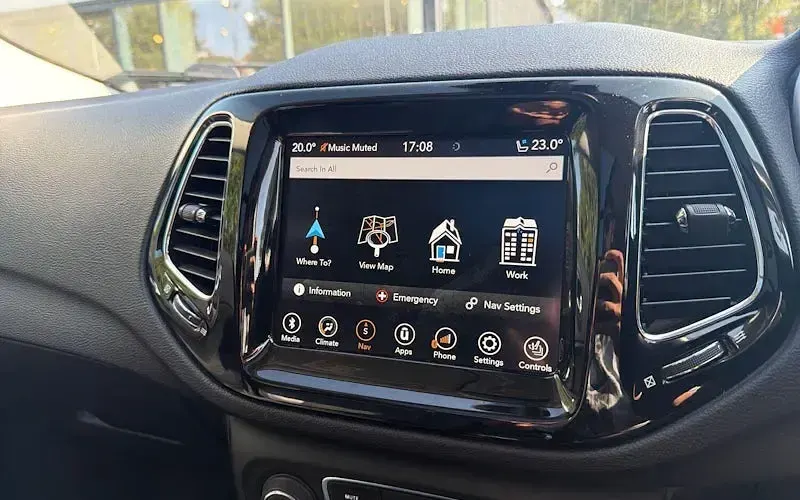 Used Jeep Compass Limited 140 HP (102 kW) 2019 White SUV